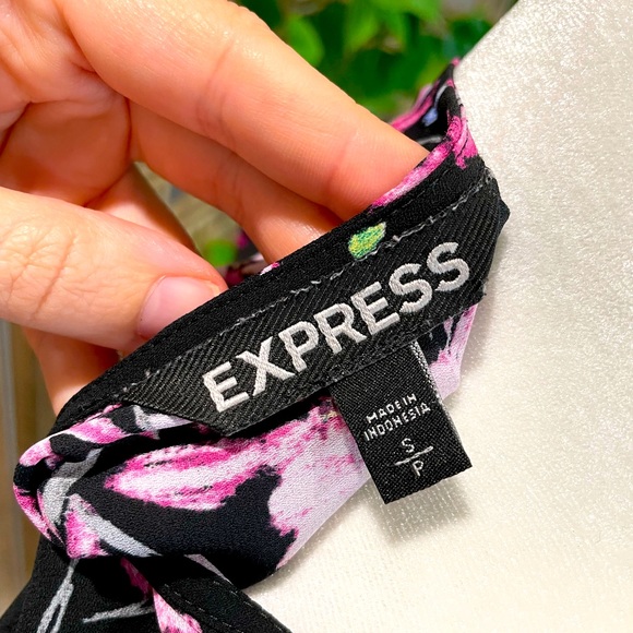 Express Button Down Floral Blouse - Picture 6 of 8